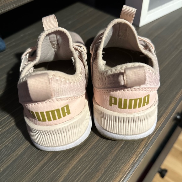 Puma Other - Girls pink pumas